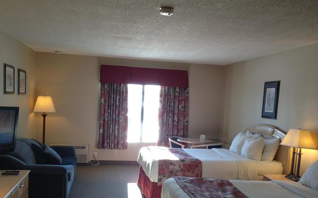 Petawawa River Inn & Suites Exterior foto